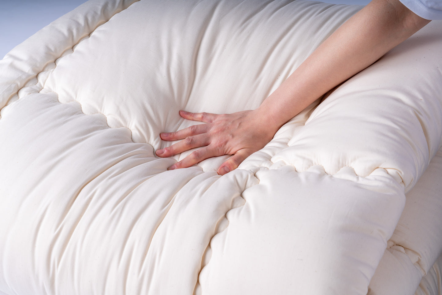 【コットン100%】ちょうどいい厚さの洋式合掛布団(8箇所ループ付き)