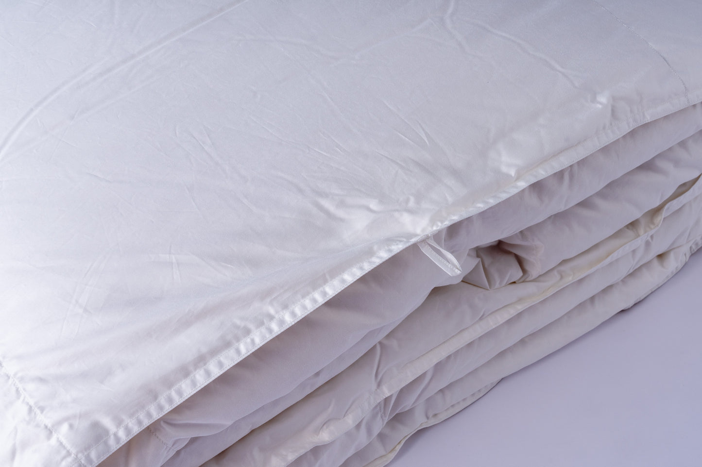 無地の羽毛肌掛布団(80サテン・立体キルト仕様・グース93%・DP400)
