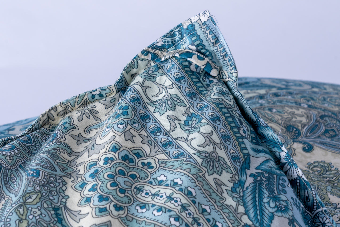 柄まかせ羽毛掛布団(コットン100%の60サテン生地使用・立体キルト仕様・ダック90%・DP350)